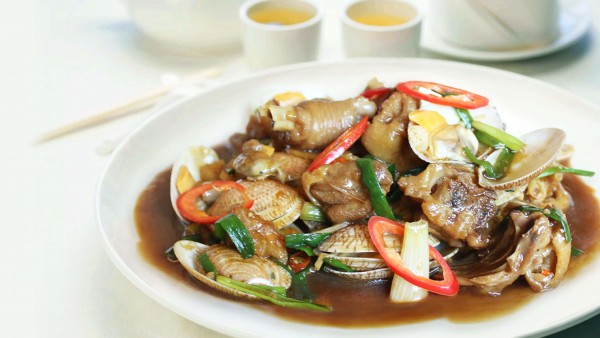 6.ไก่เบตงตุ๋นกับหอยลาย