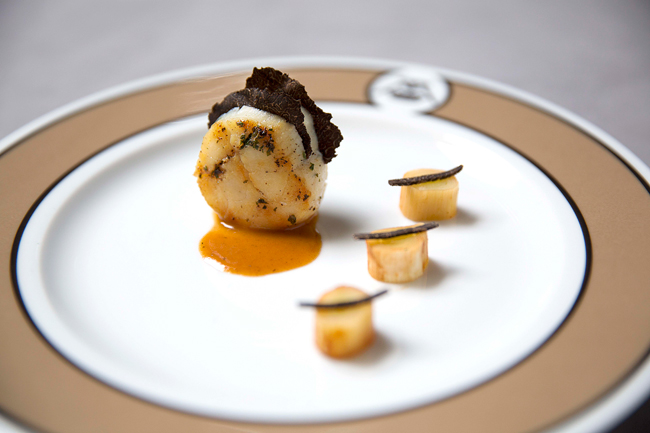 MDT_Seared-Hokkaido-Scallop-with-Black-Truffle