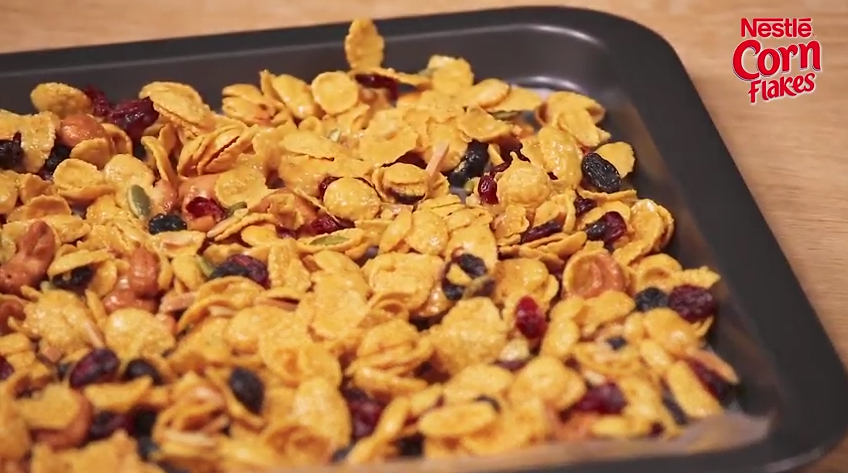 Caramel Mixed Nut Cornflakes