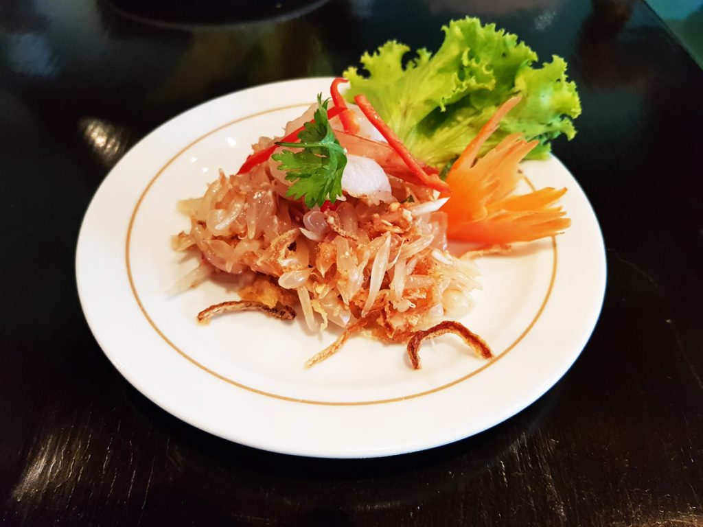 ยำส้มโอกุ้งสด