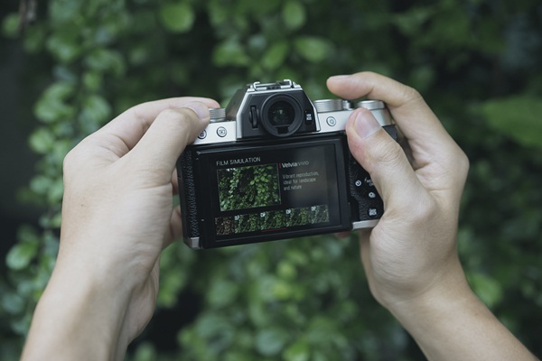 ภาพการใช้งานกล้อง Mirrorless Fuji X-T100 กล้องเซลฟี่ในตัว-2