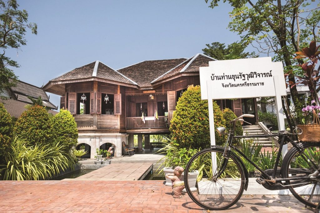 บ้านท่านขุนรัฐวุฒิวิจารณ์