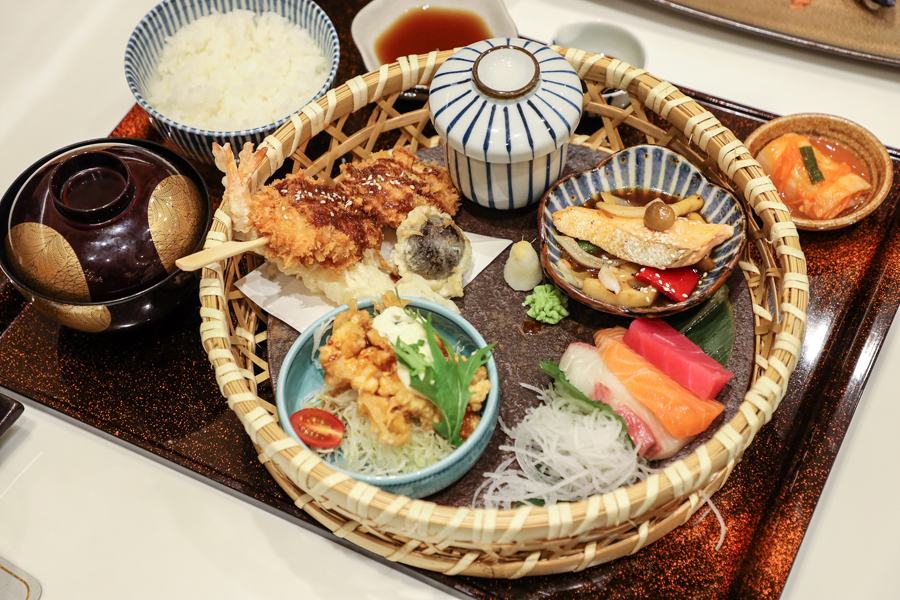 ชุดยาโยอิ ฮานะคาโกะ โกเซ็น