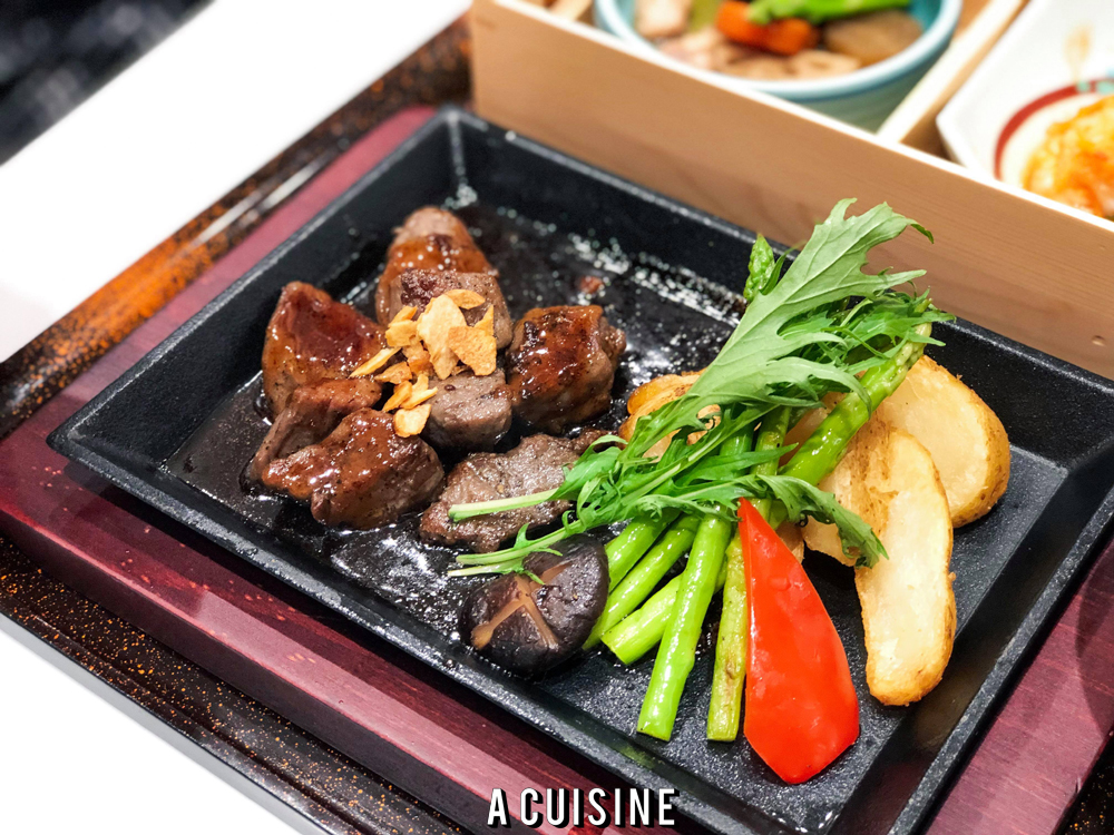 เนื้อหั่นลูกเต๋า