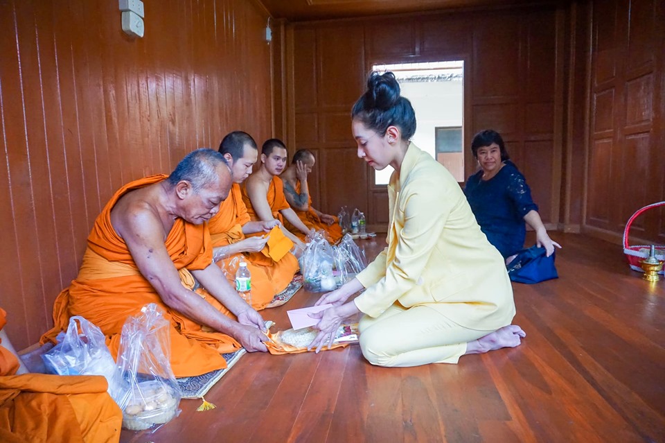 เบลล่า ราณี ถวายกุฎิเรือนไทย