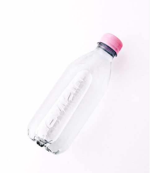 ขวดน้ำ"ไม่มีฉลาก" จากevian ก้าวเข้าสู่การรักษ์โลกอย่างแท้จริง