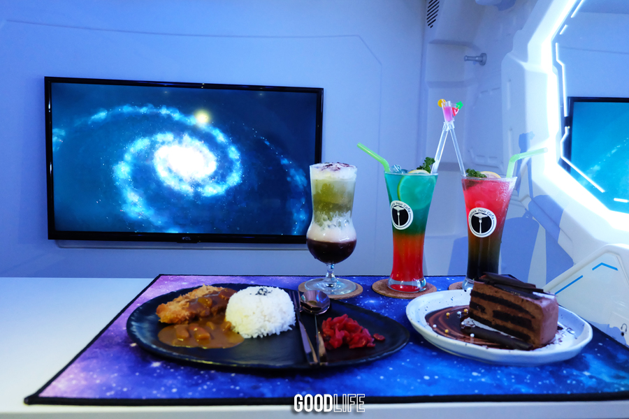 Space Pod Cafe